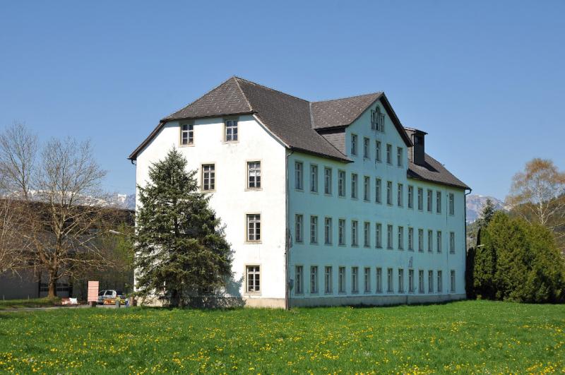 Klassischer Hochbau aus der ersten Hälfte des 19. Jahrhunderts –  die Fussenegger-Fabrik in Satteins (c) Friedrich Böhringer-CC BY-SA 3.0 AT