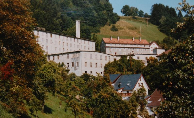 Thüringen: Fabrik und Kosthaus um 1960 (c) Gemeindearchiv-Thüringen